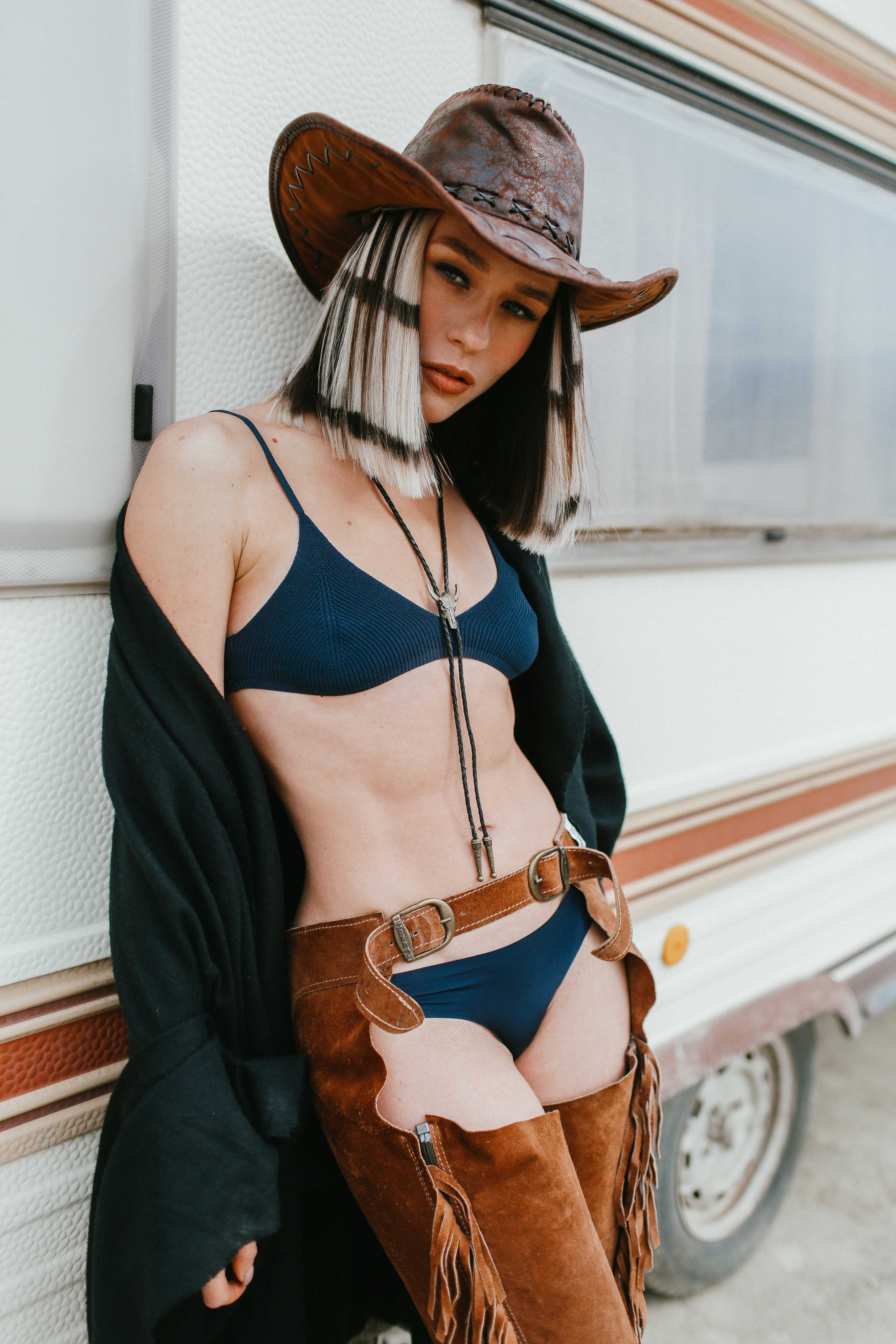 18+ екатерина иванчикова горячие интим фото в нижнем белье и купальнике неприличные и пикантные засветы без цензуры