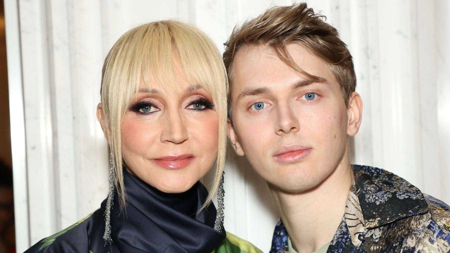 Дени
       
            байсаров