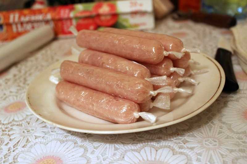 Сосиски из куриного филе в пищевой пленке