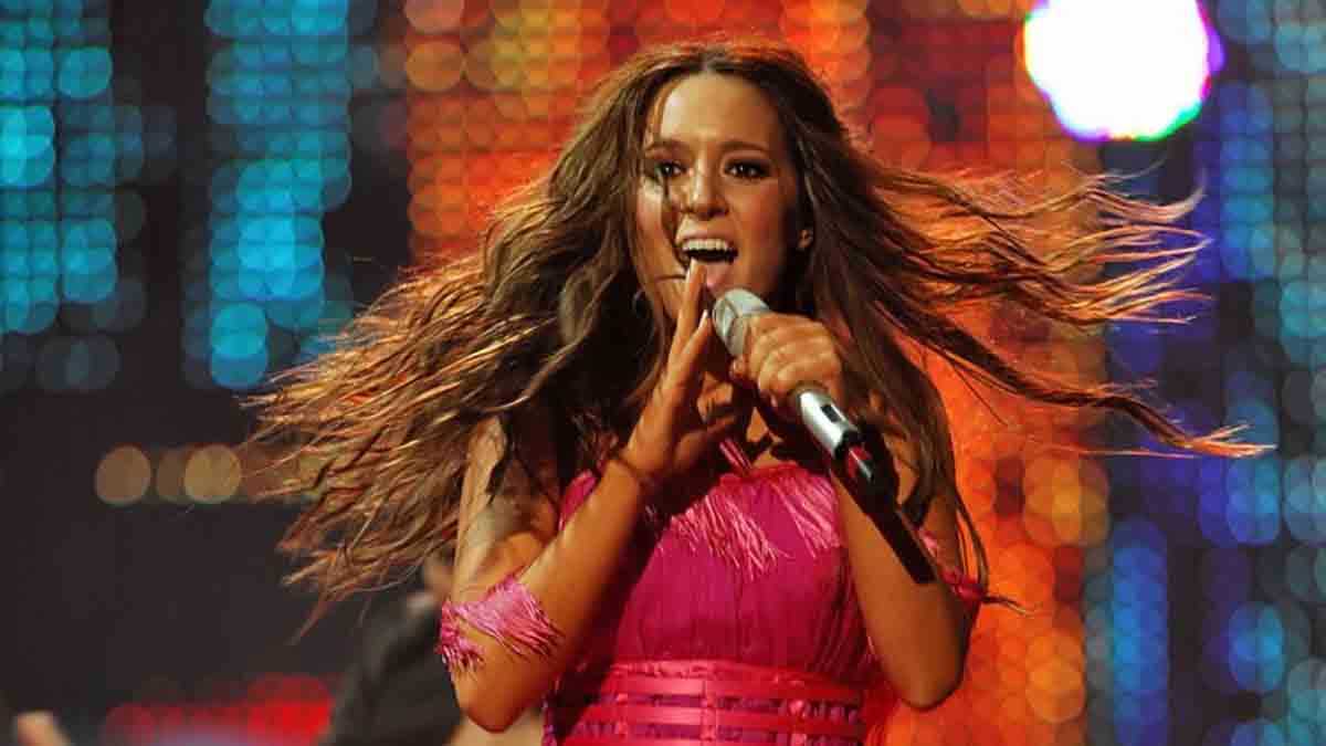Участница Евровидения 2008 рассказала о своих бьюти лайфхаках Певица показала достоинства фигуры в обтягивающем наряде