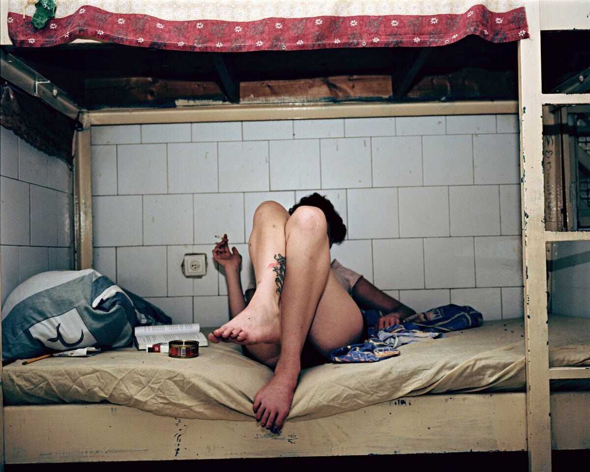 «казалось, на лбу написано: только вышла». как живут героини документалки о женской колонии в гомеле. 21.by