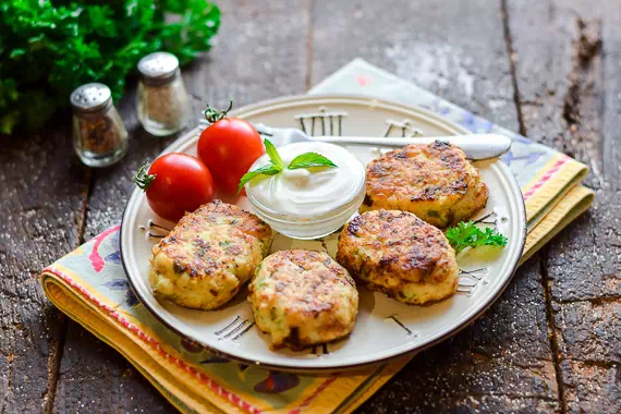 Котлеты из куриного фарша. пошаговые рецепты вкусных и сочных куриных котлет на сковороде