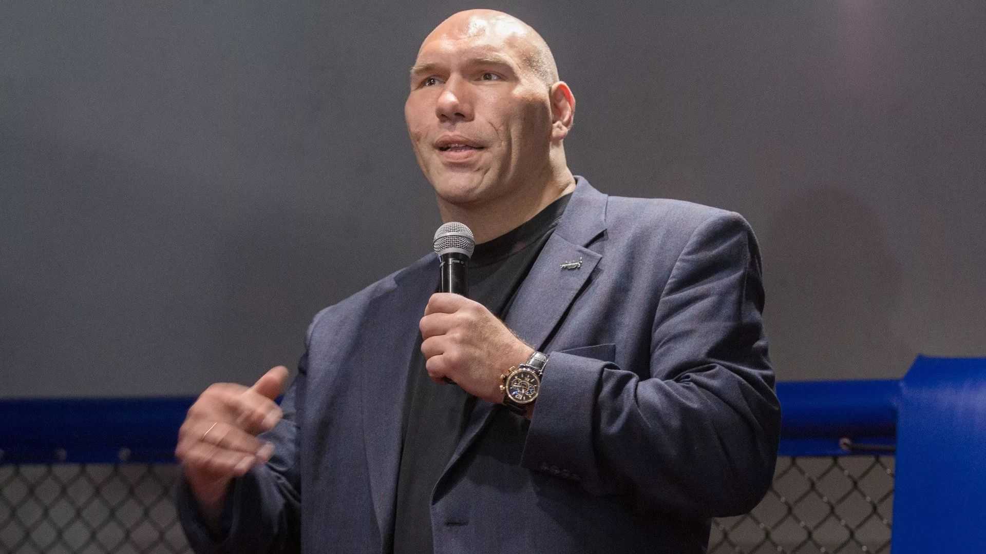 Дмитрий Хаустов заметно преобразился Популярный телеведущий избавился от лишнего веса и сменил имидж
