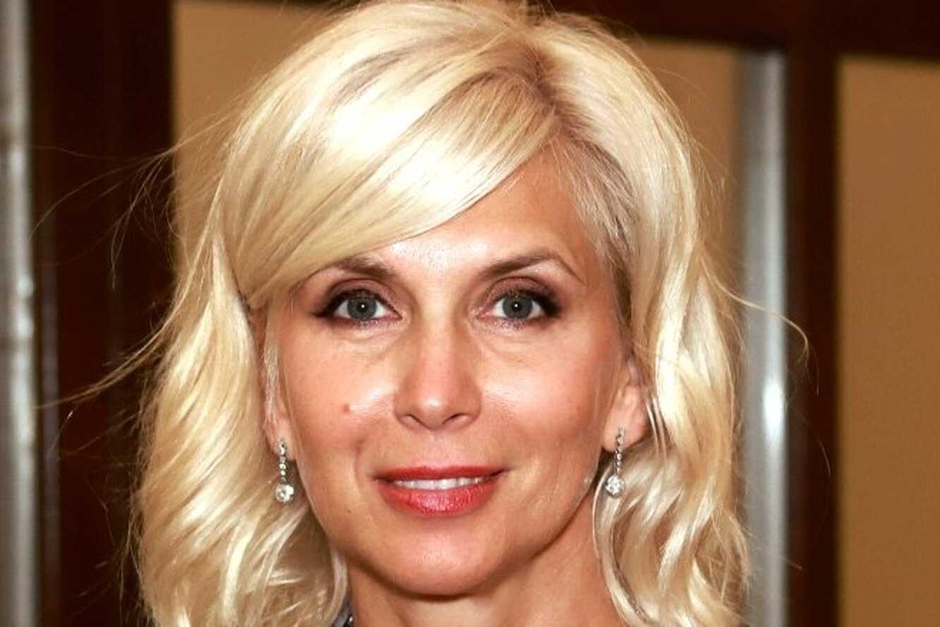 Алена свиридова показала на пляже изящную фигуру в желтом бикини