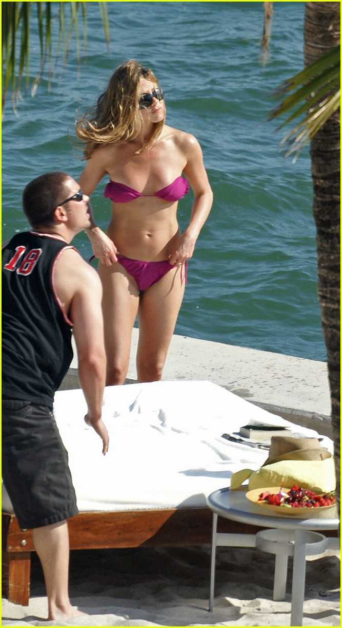 Jennifer aniston shows off her figure in a pink bikini in miami