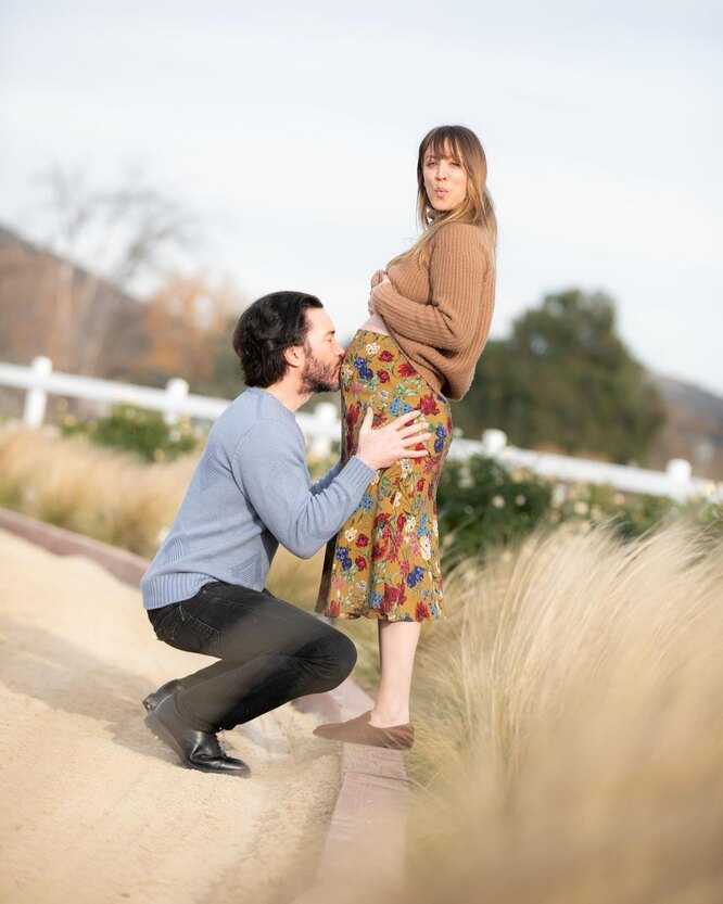 Tom pelphrey breaks silence on kaley cuoco's pregnancy - school trang dai