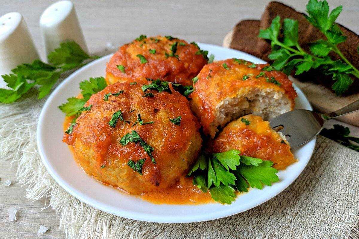Вкусное и диетическое блюдо из индейки – тефтели с подливкой