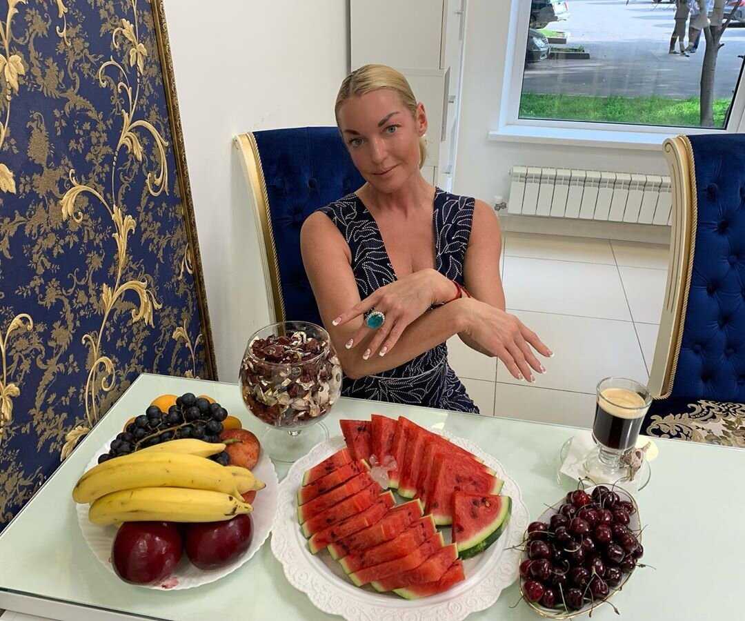 48 летняя балерина рассказала как ей удалось обрести стройность Анастасия Волочкова призналась что дело не только в спорте и в питании