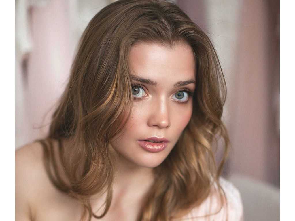 33 летняя Алина Ланина приняла участие в дерзкой съемке Актриса предстала в нюдовом наряде
