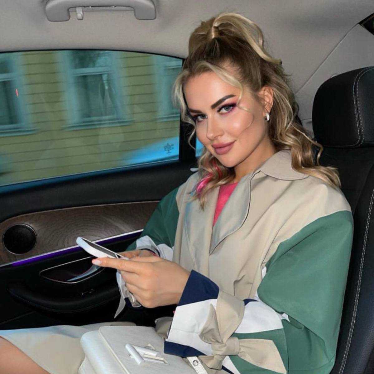 Ekuzbass. марина африкантова прокомментировала свои новые отношения и сообщила подробности получения букета от анонимного поклонника.