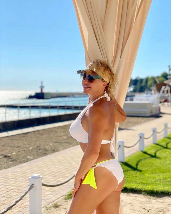 Алла довлатова на отдыхе