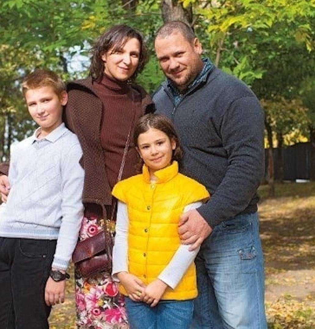 Ярче всего талант актрисы раскрылся в комедийном амплуа. роль ларисы в нескольких сезонах сериала «сваты» принесла олесе железняк широкую популярность и признание.