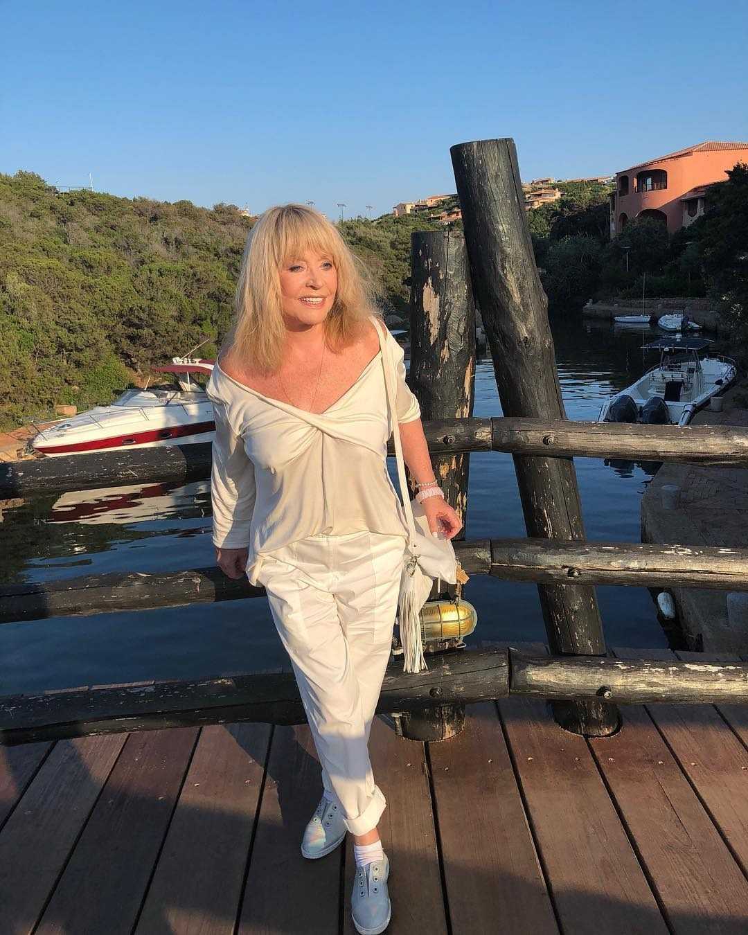 Лиза Галкина сфотографировала знаменитую маму Алла Пугачева позировала в игривом наряде
