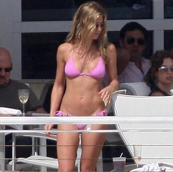 Jennifer aniston shows off her figure in a pink bikini in miami