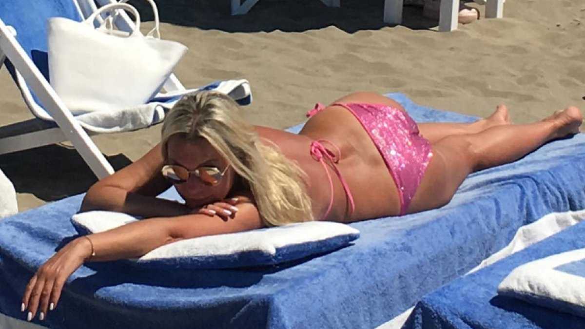 52-летняя ирина салтыкова покорила инстаграм фигурой в сексапильном бикини