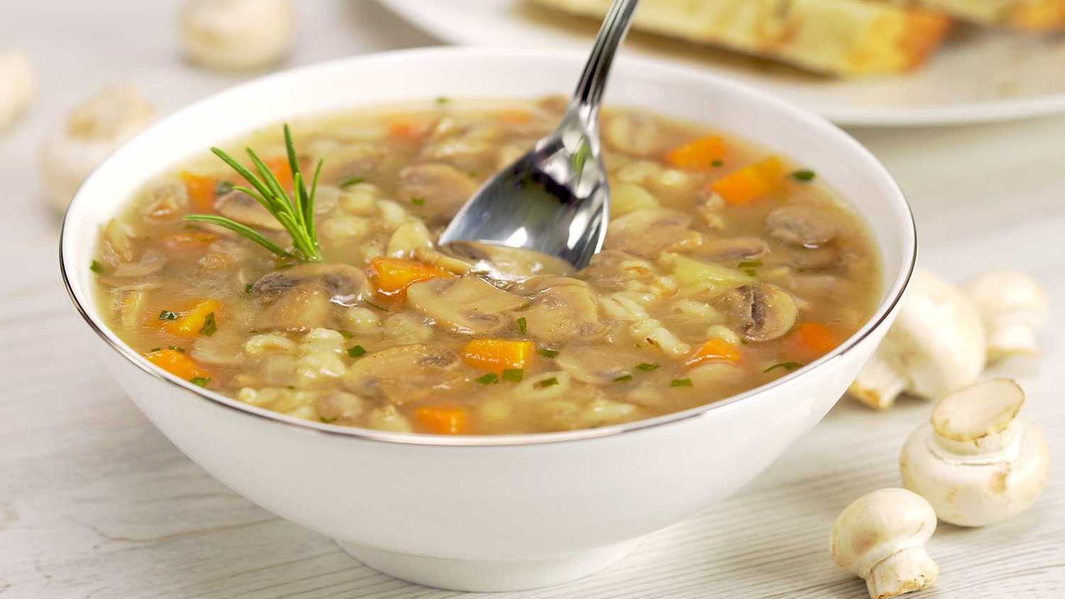 Стройность из лукошка: рецепты супа-пюре из лесных грибов