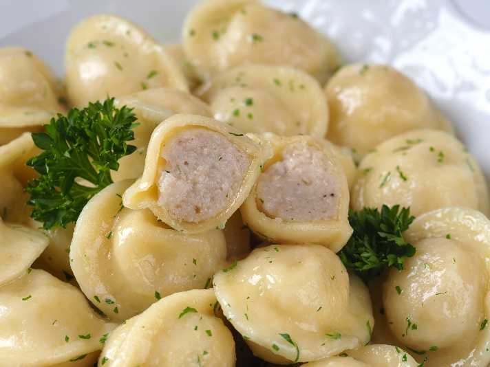 Фарш для домашних пельменей – самые вкусные и сочные рецепты